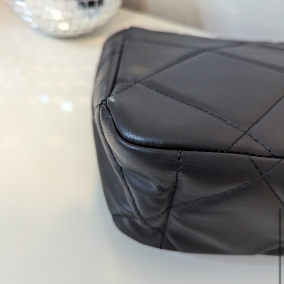 Badgley Mischka Black Large Chain Crossbody Bag with Big Diamond Quilting - Picture 8 of 11